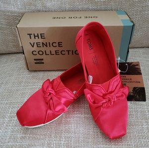 Toms Classic Lava Red W/Bow Shoes